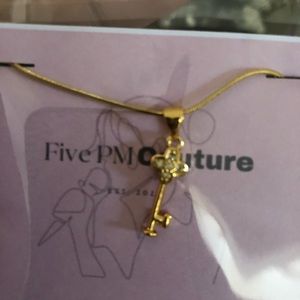 STAINLESS NECKLACE 18” long . NOT GOLD ..